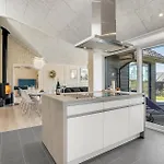 4 Bedroom In *