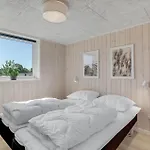 4 Bedroom In *
