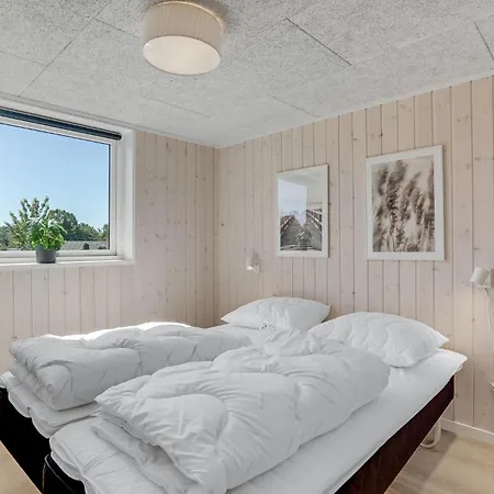 4 Bedroom In *